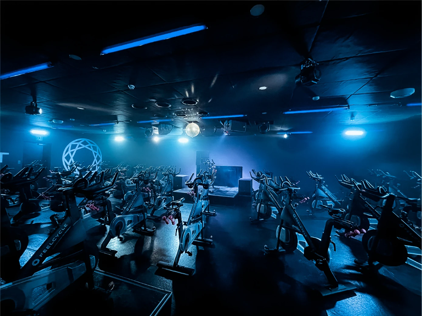 FEELCYCLE 船橋 スタジオ写真