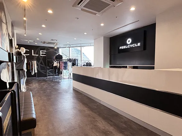 FEELCYCLE 池袋 スタジオ写真