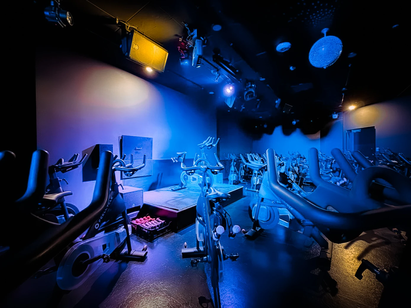 FEELCYCLE 越谷 スタジオ写真