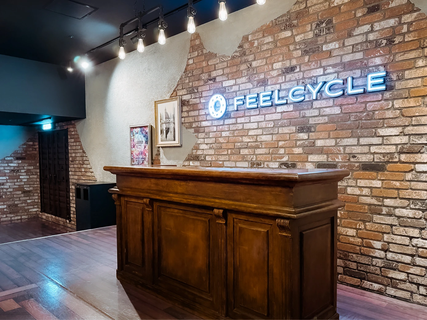 FEELCYCLE 大阪京橋 スタジオ写真