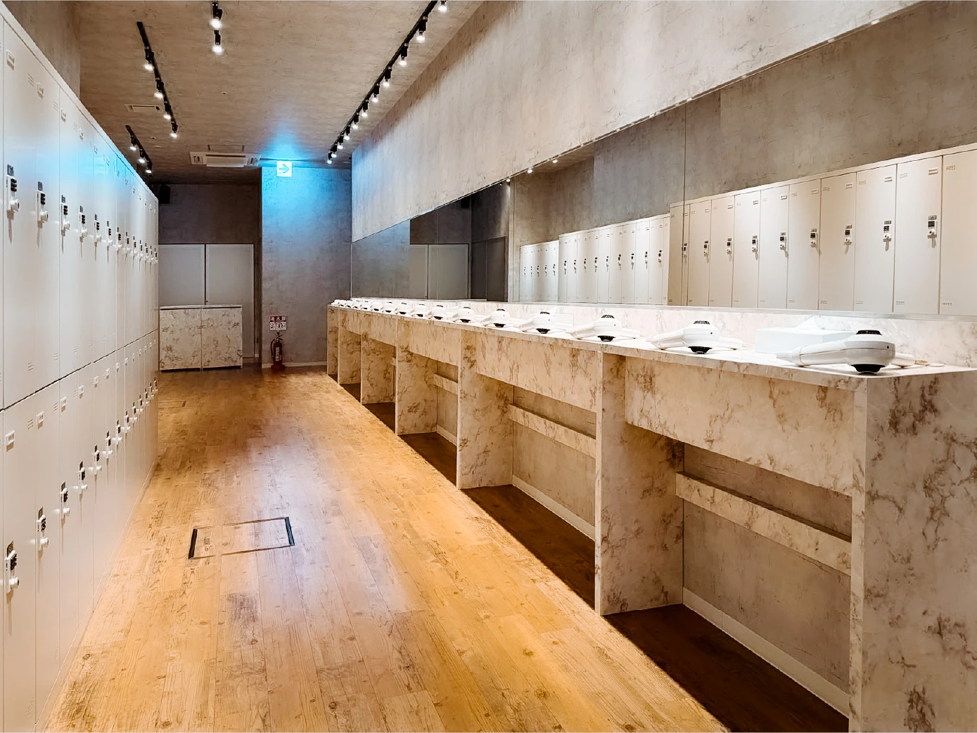 FEELCYCLE 大阪京橋 スタジオ写真