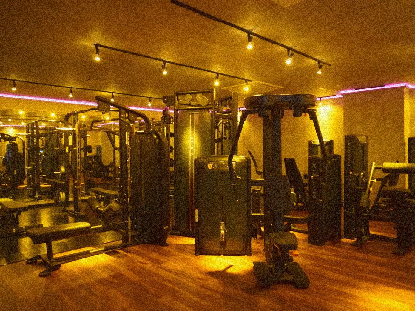 FEELCYCLE 大阪京橋 ジムエリア写真