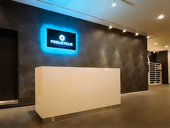 FEELCYCLE 心斎橋 スタジオ写真