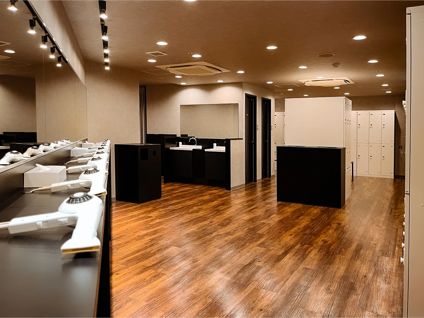 FEELCYCLE 高松 スタジオ写真