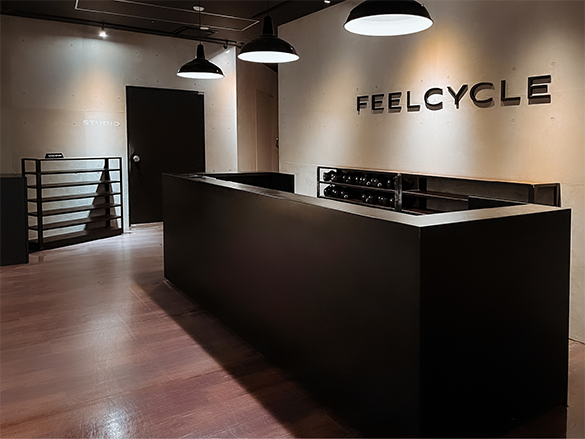 FEELCYCLE 梅田茶屋町 スタジオ写真